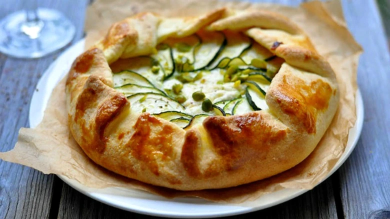 Ricotta tarta s okurkami a kaprem