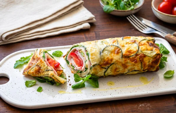 Bezmasný omelet s rajčaty a zeleninou
