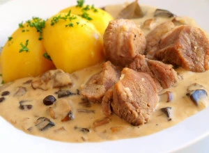 Hovězí šťáva s houbami a brambory