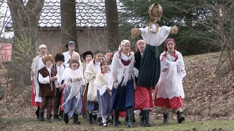 Tradiční procese z pašijského týdne s lidovými kroji.