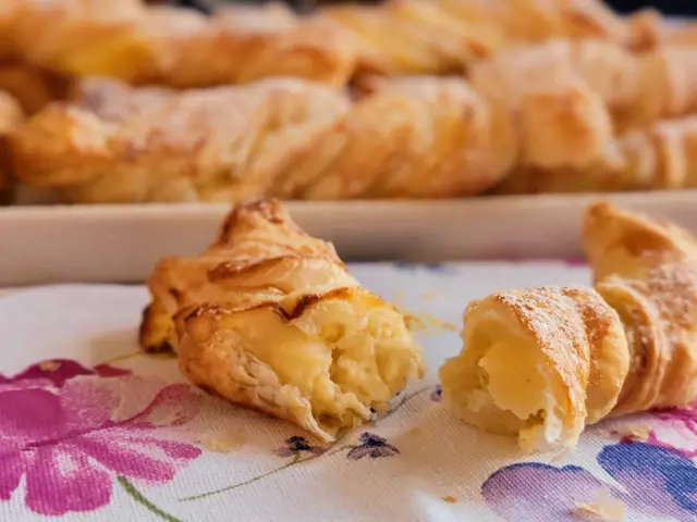 Pastry s tvarohem a pudinkem, připravený k užití