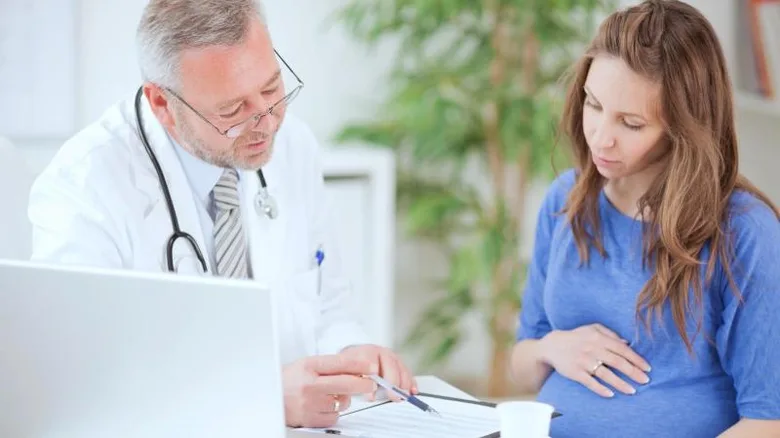 Pregnant woman and doctor